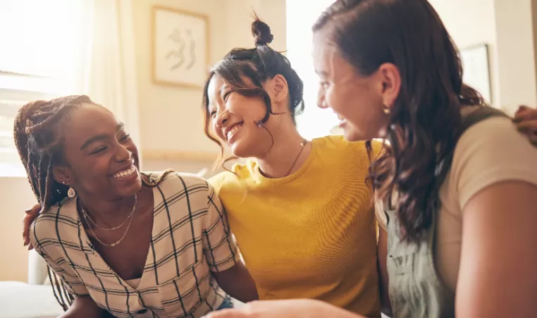 3 friends laughing