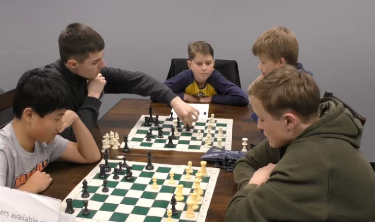 5 kids playing chess