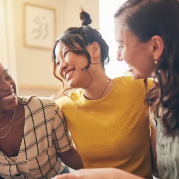 3 friends laughing