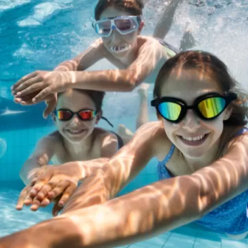 3 kids swimming under water